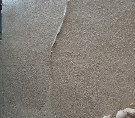 モルタル外壁　浮き